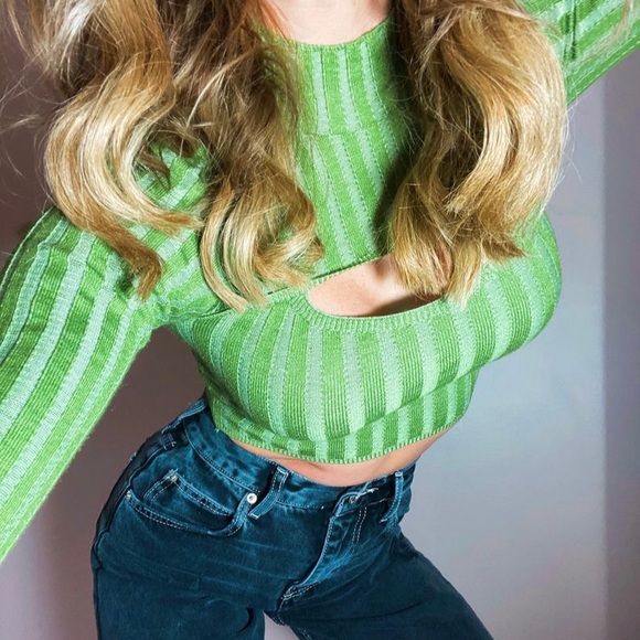 Green Long Sleeve Turtleneck - Picture 4 of 5
